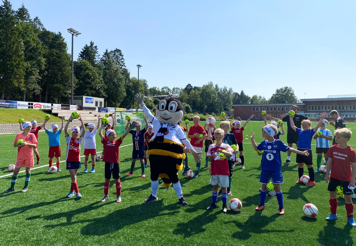 Odd sin maskot, Brodd, er en av flere som gleder seg til å møte Eliteseriens nye tilskudd.